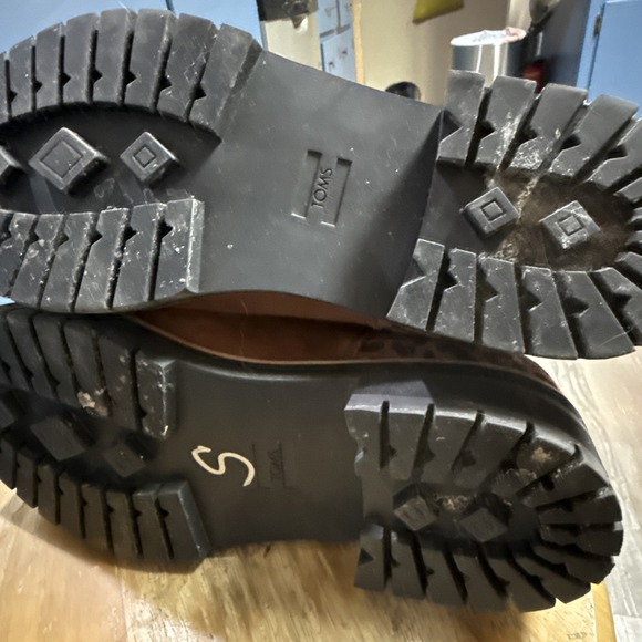 TOMS DAKOTA WOMENS DARK EMBER OILED NUBUCK LEOPARD SHOES BOOTS SIZE 9 EUC - Picture 9 of 9